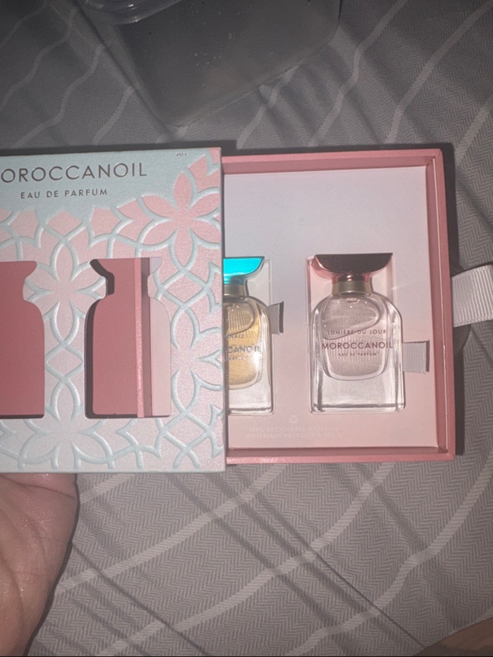 Moroccanoil Mini Eau de Parfum Duo with Teal and Rose Caps - Picture 4 of 4
